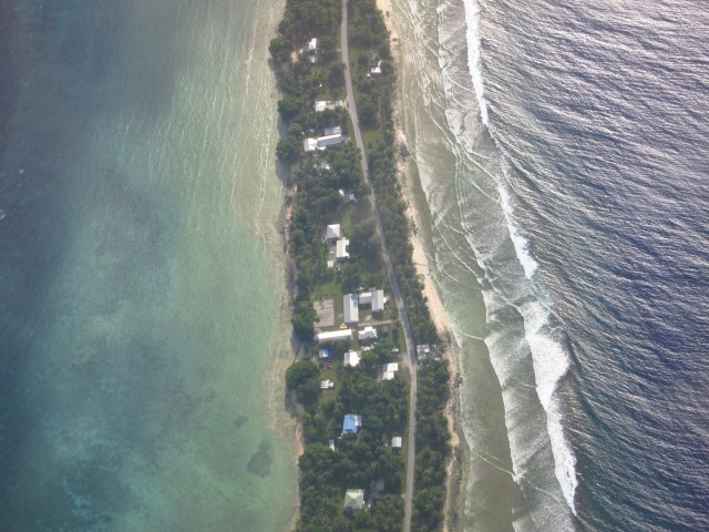 Majuro Atoll: Lagoon on the left, open ocean on the right. Majuro, November 2012.