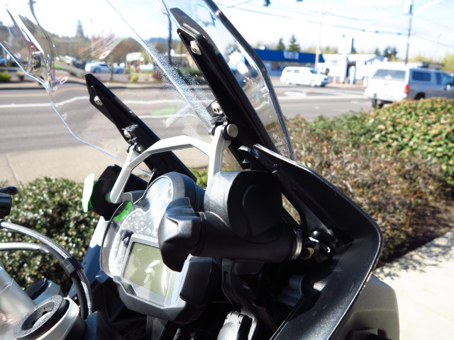 Large button for windscreen adjustment