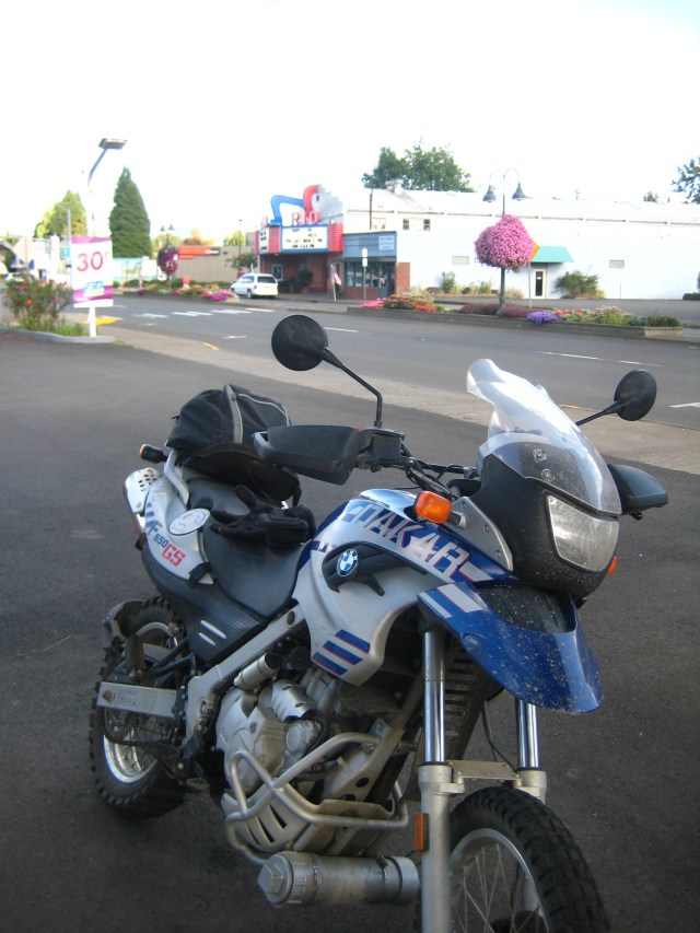The Dakar with the Rio Movie Theater in the background. Sweet Home, September 2009.
