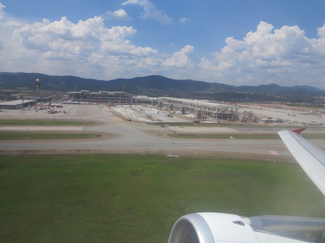 New terminal in GRU airport under construction in November 2013