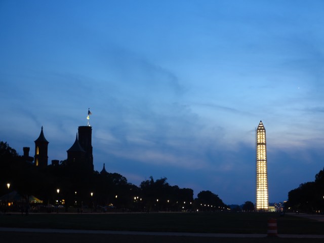 George Washington Monument being 
