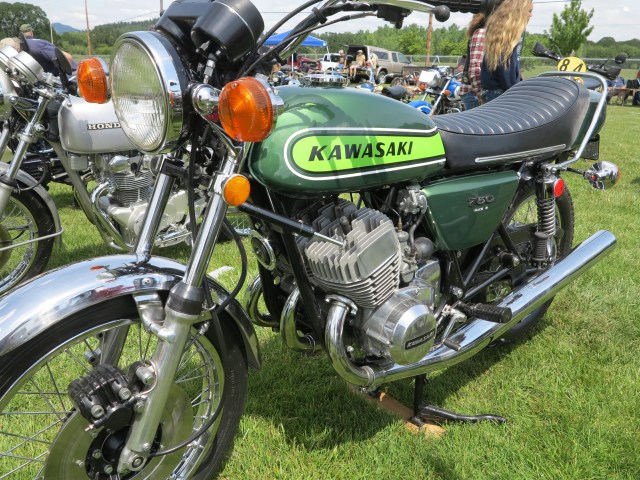 Kawasaki H2 Mach IV 750 Triple