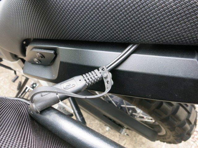 Cable for trickle charger for the battery. 