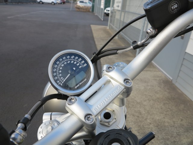 Single clock. Looks nice but...